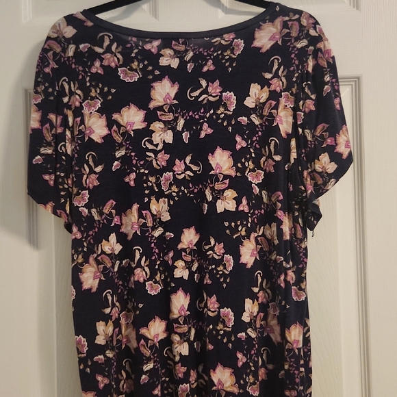LuLaRoe Short Sleeve - Picture 4 of 4
